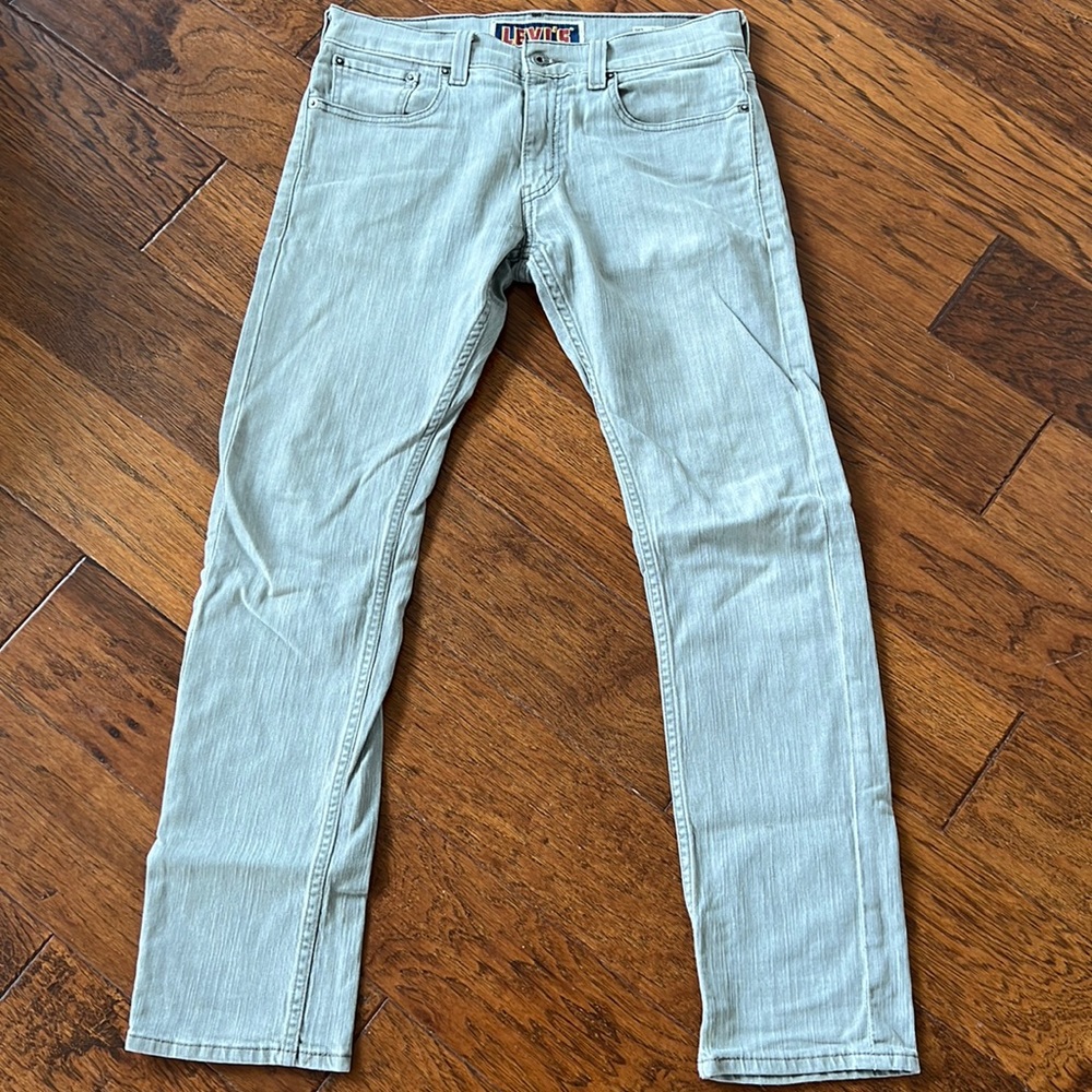Levi 5’11 Skinny light Gray